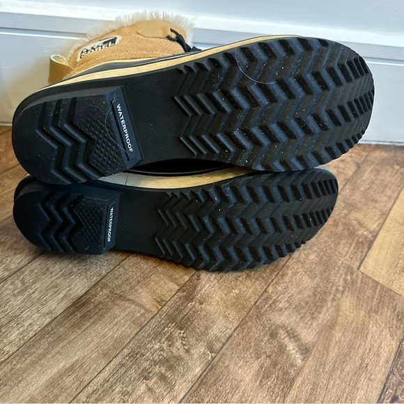 Women’s Sorel snow boots. Great condition! Size 9.5 - Picture 4 of 5